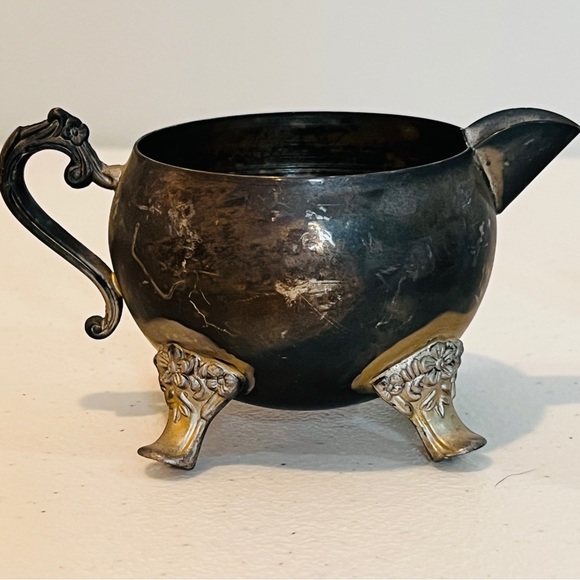 Vintage International Silver Co. Silverplated Sugar Bowl and Creamer Set 1991 - Picture 3 of 13